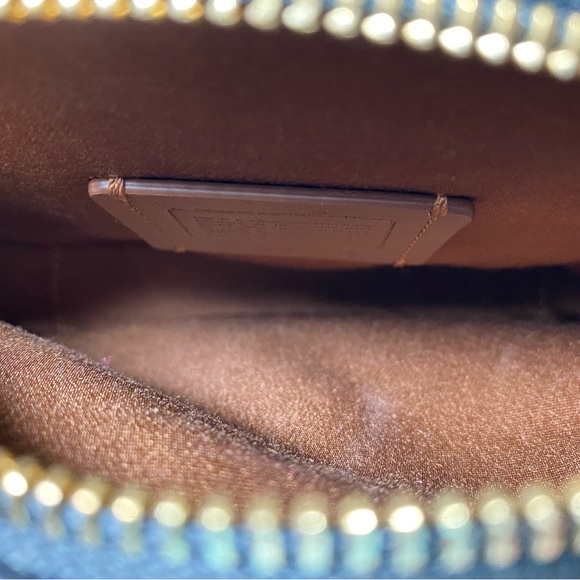 🤩 SOLD 🤩 Coach X Jean Michel Basquiat Canteen Crossbody Dinosaur GUC bag - Picture 14 of 16